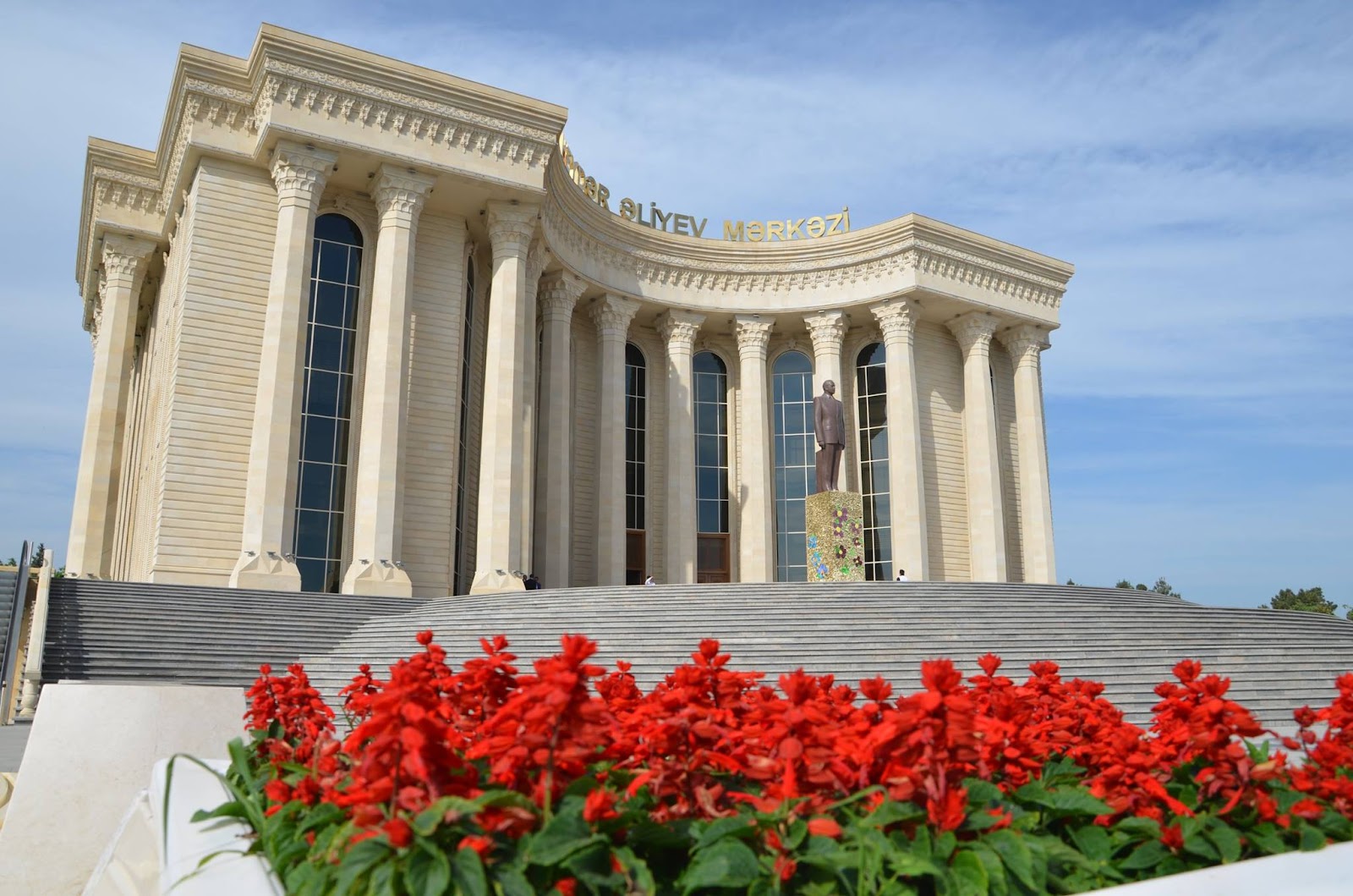 Heydər Əliyev Mərkəzi — photo