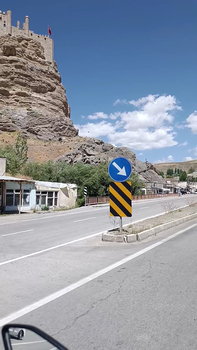 Hoşap Kalesi — fotoğraf 2