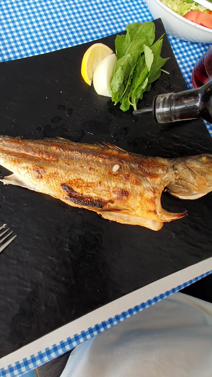 Hürriyet Mavi Beyaz Balık Restaurant — fotoğraf 3
