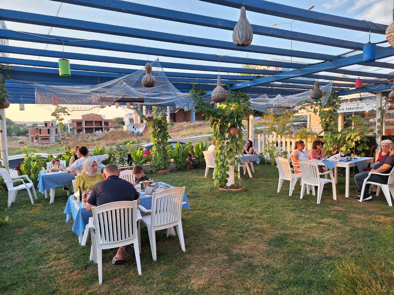 Hürriyet Mavi Beyaz Balık Restaurant — photo 7