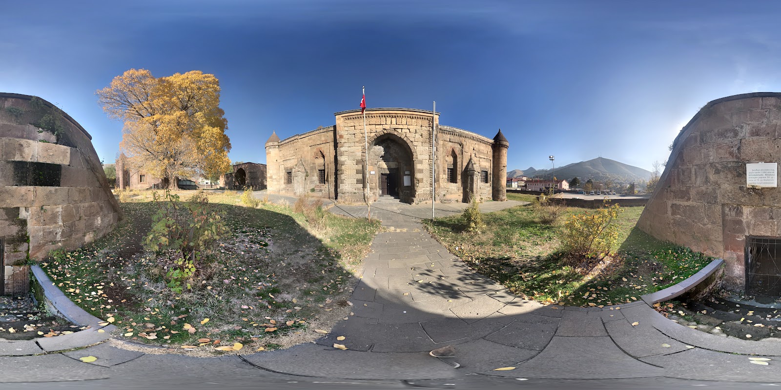 İhlasiye Medresesi ve Külliyesi — fotoğraf 2