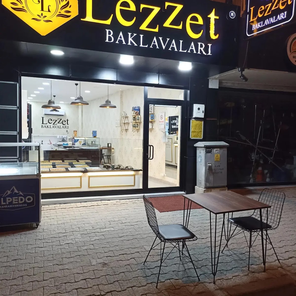 İlhanbey Lezzet Baklavalari_ Kadirli Baklava _ Kadirli Fıstıklı Baklava _ Kadirli Baklavacı _ Kadirli Soğuk Baklava — fotoğraf