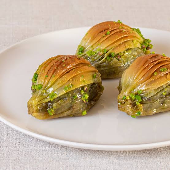 İlhanbey Lezzet Baklavalari_ Kadirli Baklava _ Kadirli Fıstıklı Baklava _ Kadirli Baklavacı _ Kadirli Soğuk Baklava — fotoğraf 3