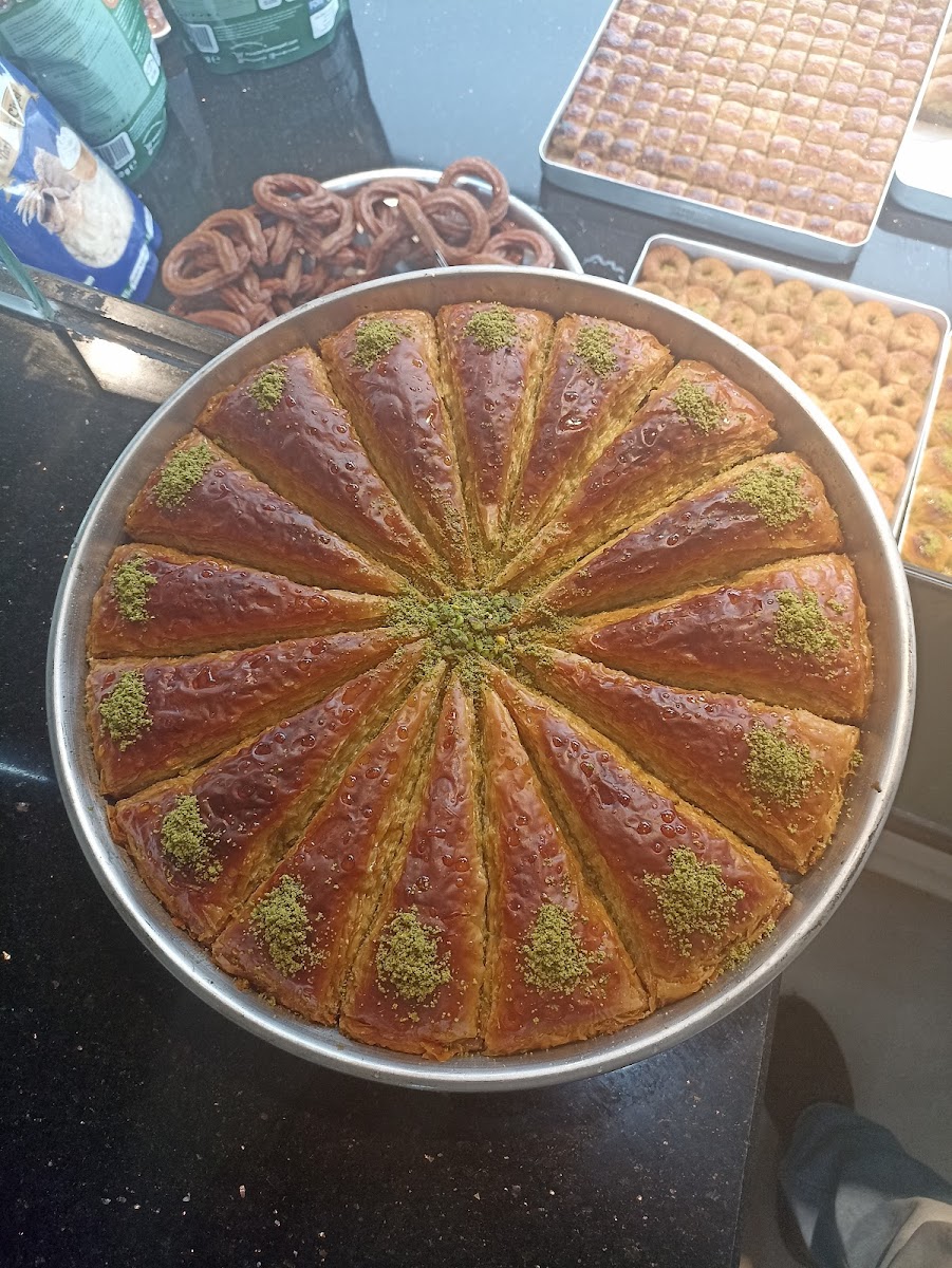 İlhanbey Lezzet Baklavalari_ Kadirli Baklava _ Kadirli Fıstıklı Baklava _ Kadirli Baklavacı _ Kadirli Soğuk Baklava — fotoğraf 4