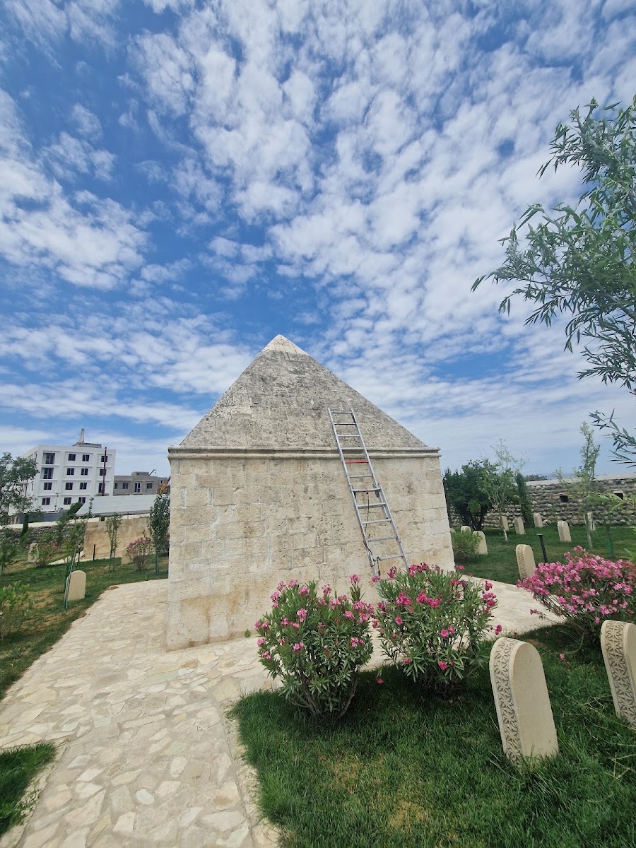 Imarat Cemetery — photo