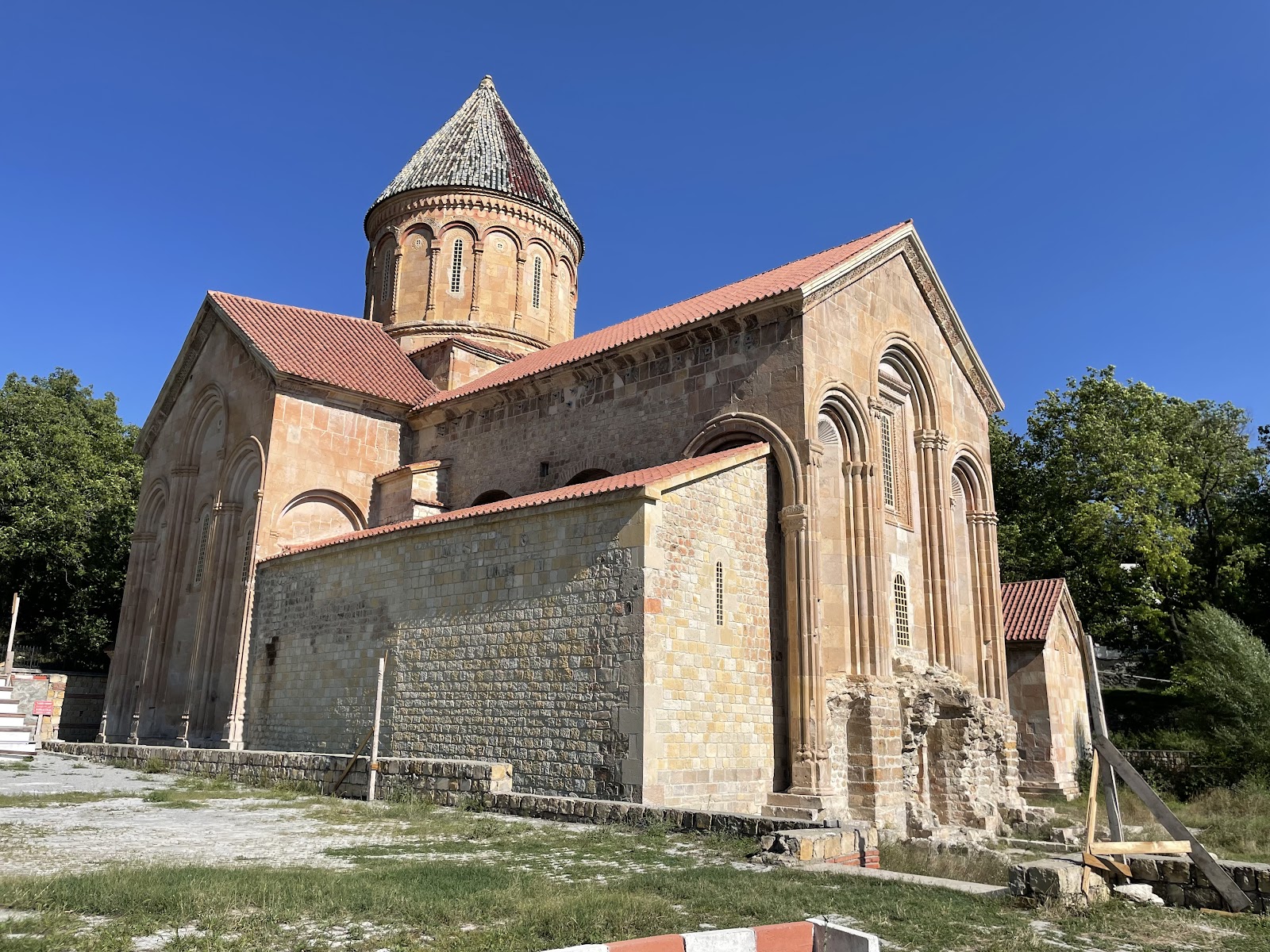 Ishkhani Monastery — fotoğraf 1