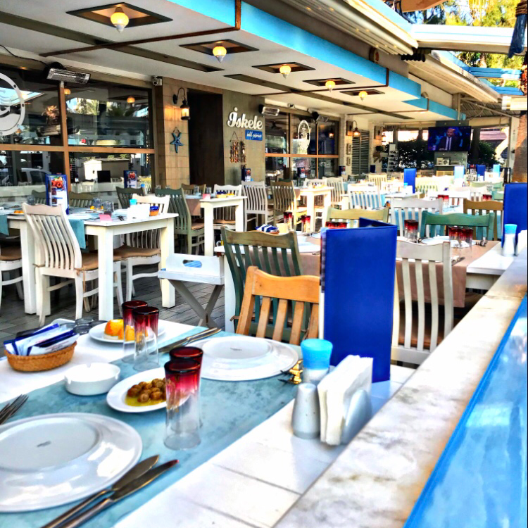 İskele Balık Pişiricisi Antalya Balık Restaurantı Lezzetli Deniz Ürünleri — fotoğraf 1