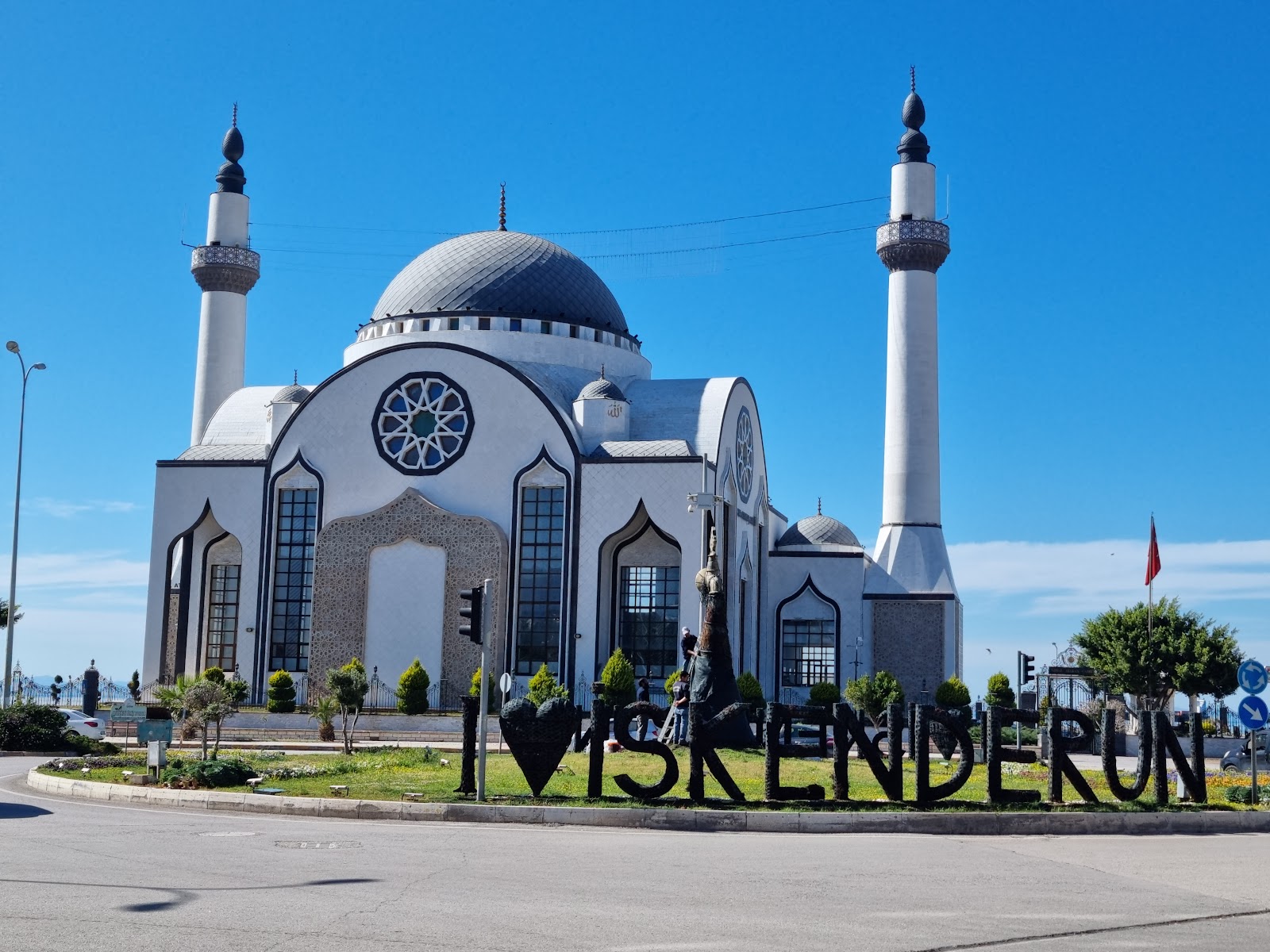 İskenderun Nihal Atakaş Camii — fotoğraf 1