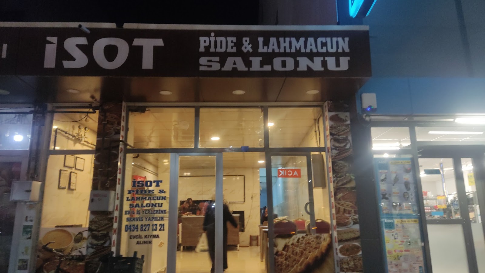 İsot Pide - Lahmacun Kebap Ve Izgara Çeşitleri — fotoğraf