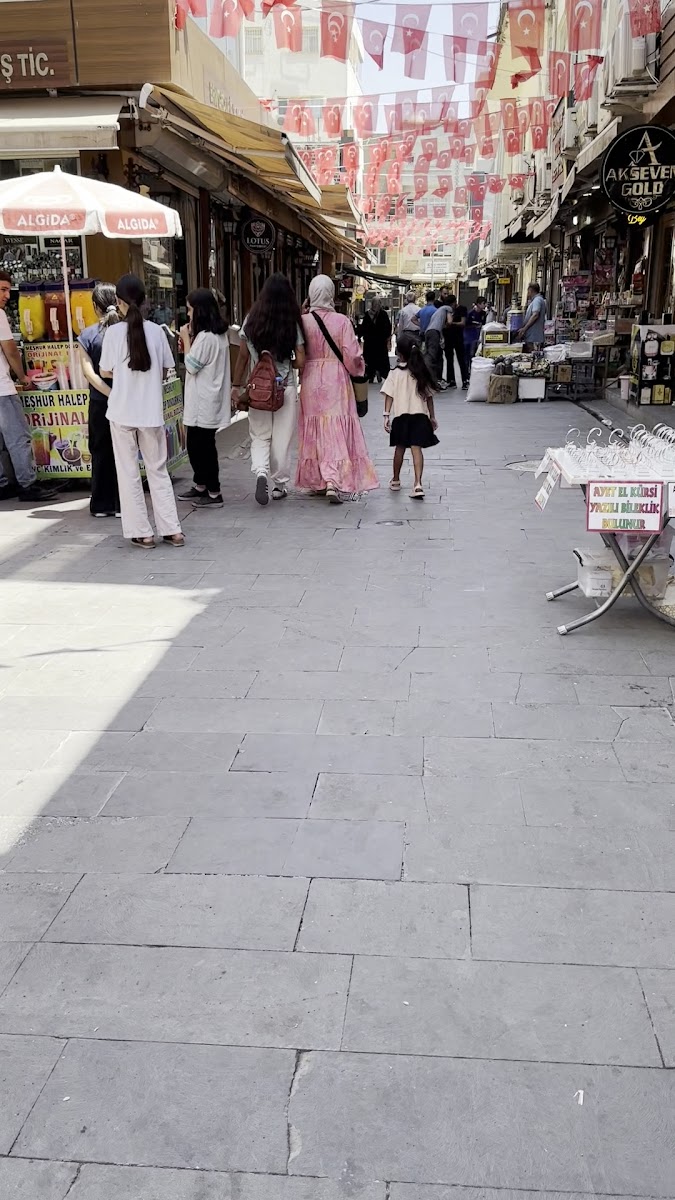 Kaçakçılar Çarşısı — fotoğraf 3