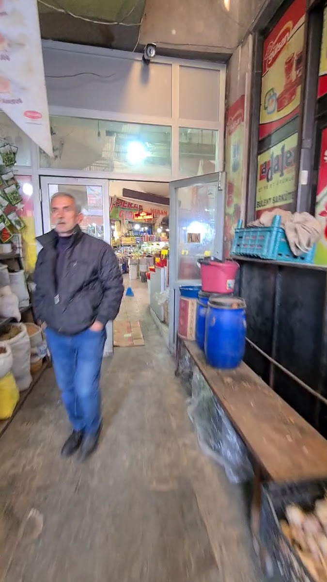 Kadınlar Pazarı (Melike Hatun Çarşısı) — fotoğraf 3