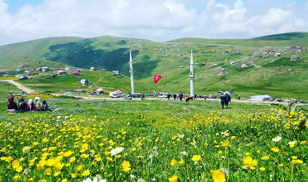 Kadırga Yaylası Tarihi Üstü Açık Cami — fotoğraf