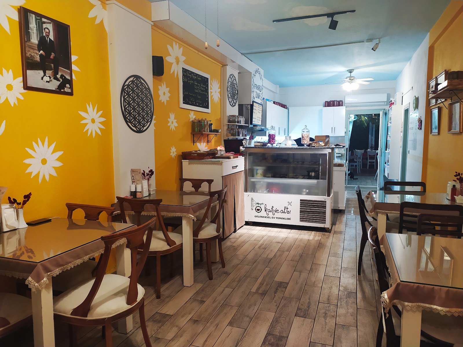 Kahve Altı Geleneksel Türk Yemekleri ~ Restoran & Kafe — fotoğraf 5