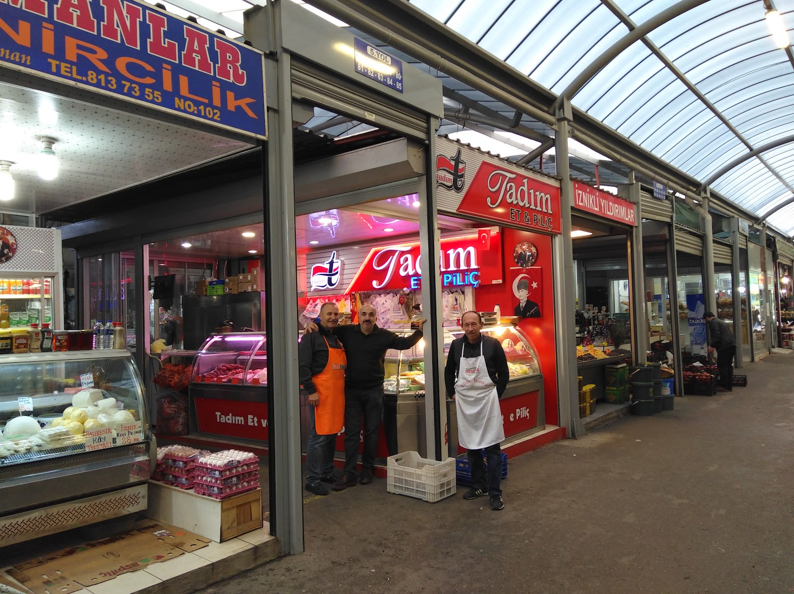 Kapalı Pazaryeri & Dükkanları — fotoğraf 1