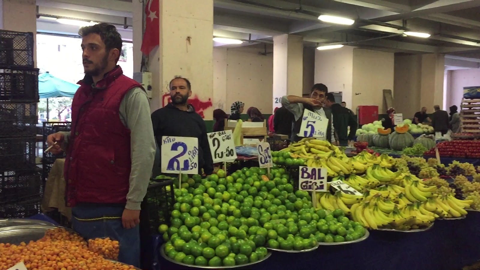 Kapalı Pazaryeri & Dükkanları — fotoğraf 3