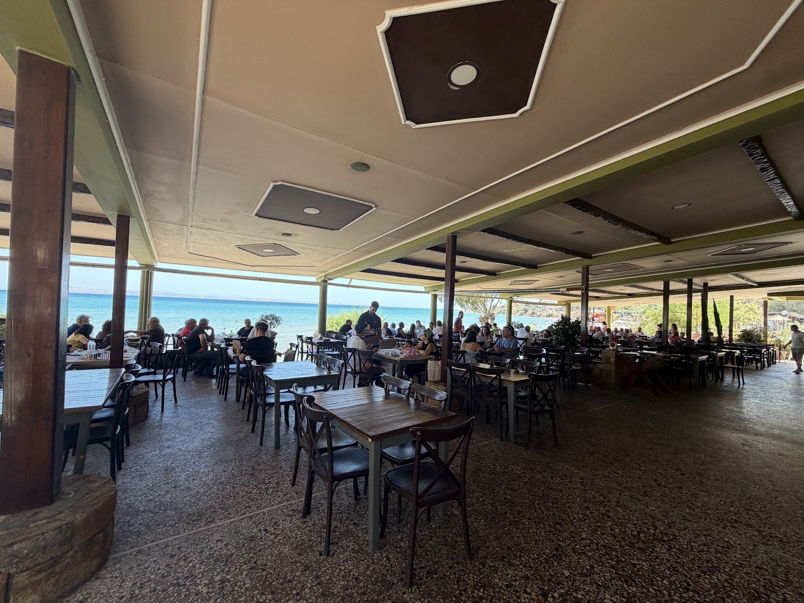 Karatzas Chios Rooms & Restaurant — photo