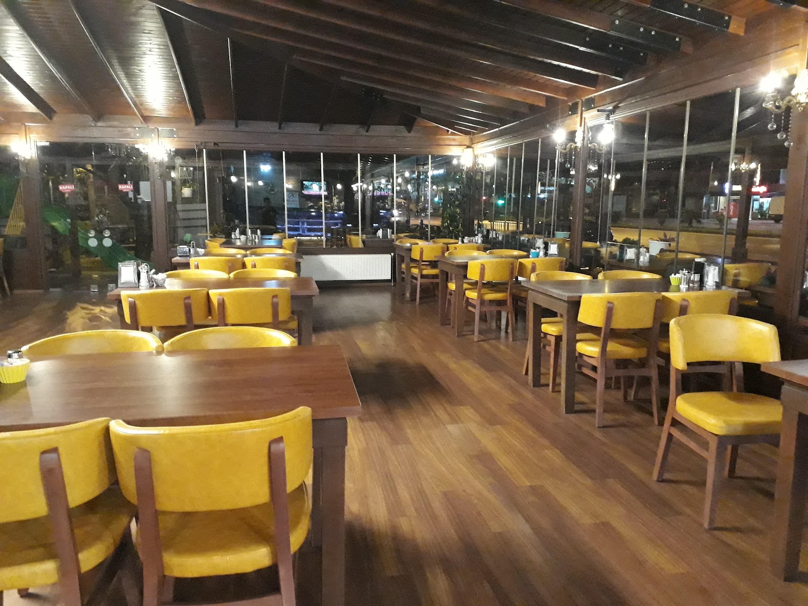 KARDESLER ET MANGAL — fotoğraf 1