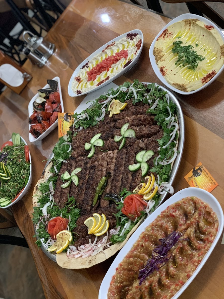 Kardeşler İşkembe Kokoreç & kebap sarayı — fotoğraf 4