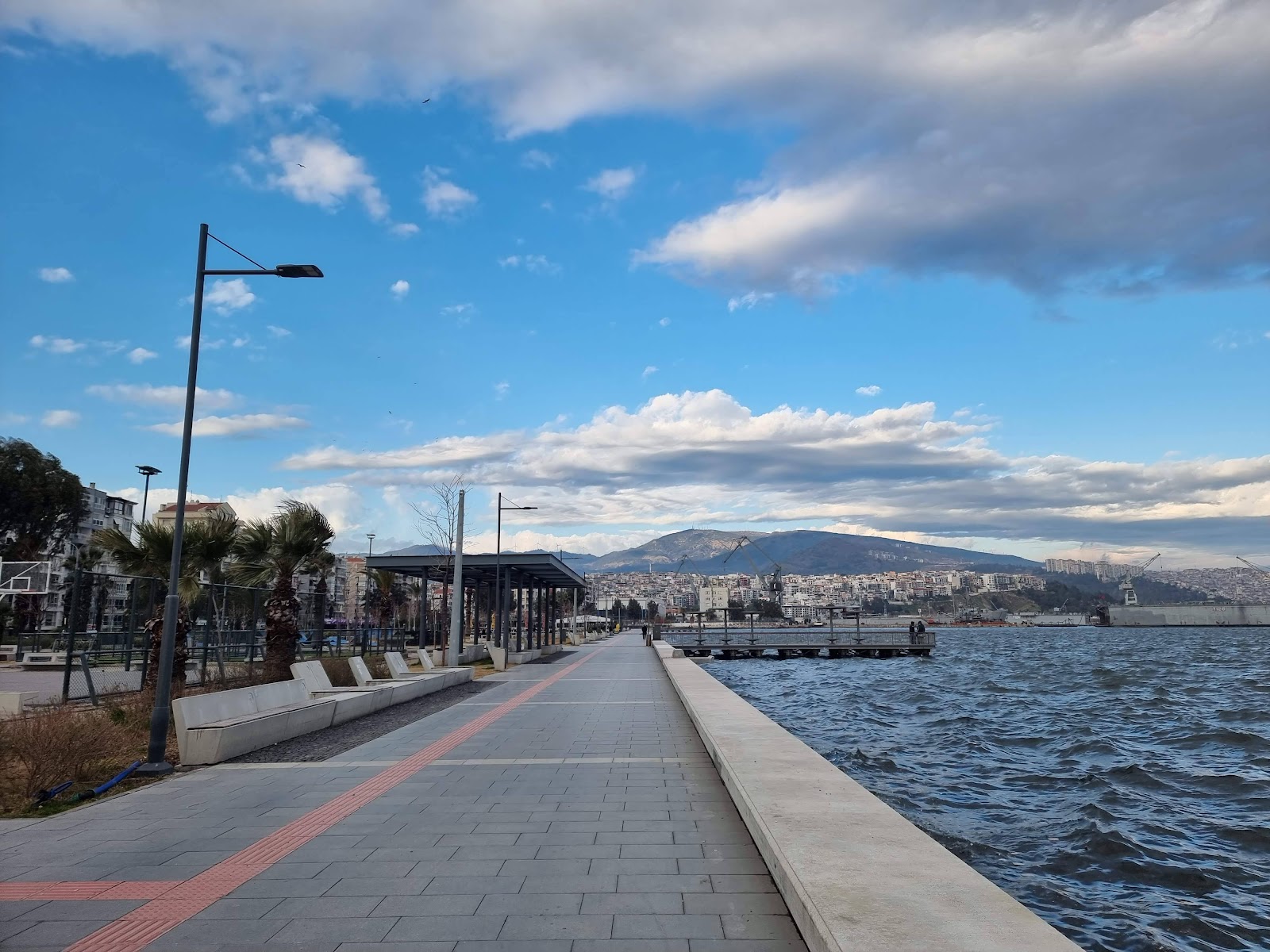 İzmir: Karşıyaka ve Bostanlı sahil hattı