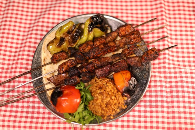 KEBAPÇI MUSTAFA USTA Közde Et & Mangal — fotoğraf 6