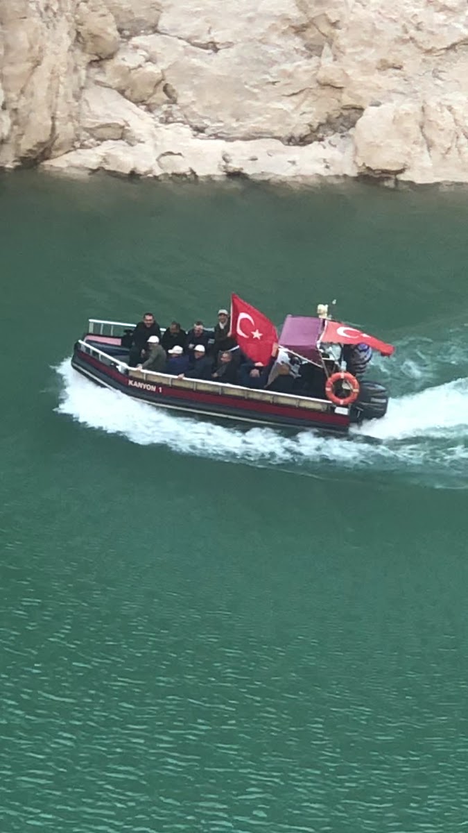 Kemaliye Karanlık Kanyon Tekne Turu — fotoğraf 2