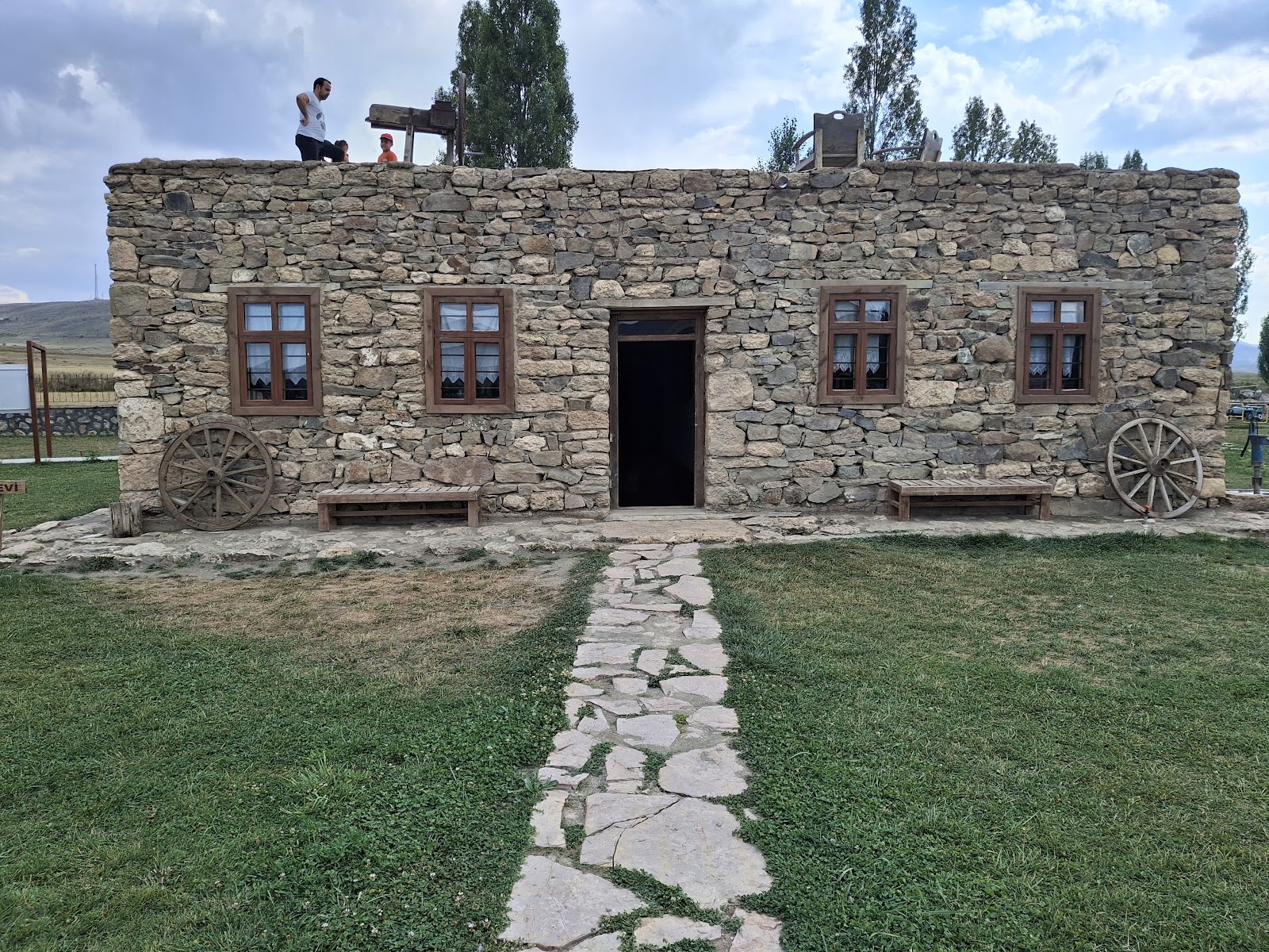 Ağrı: Etnografya müzesi ve Ahmed-i Hani hattı