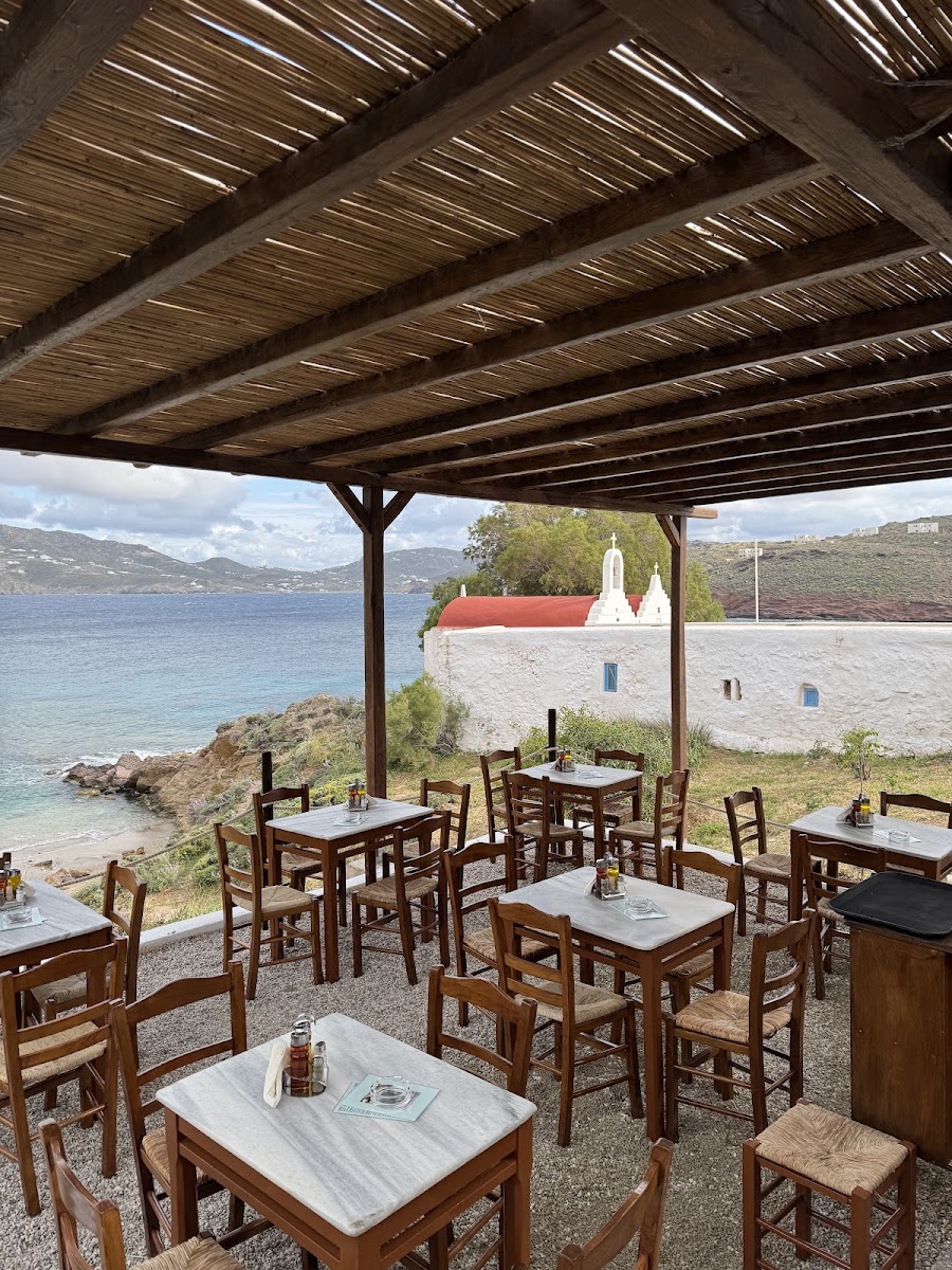 Kiki's Tavern — photo