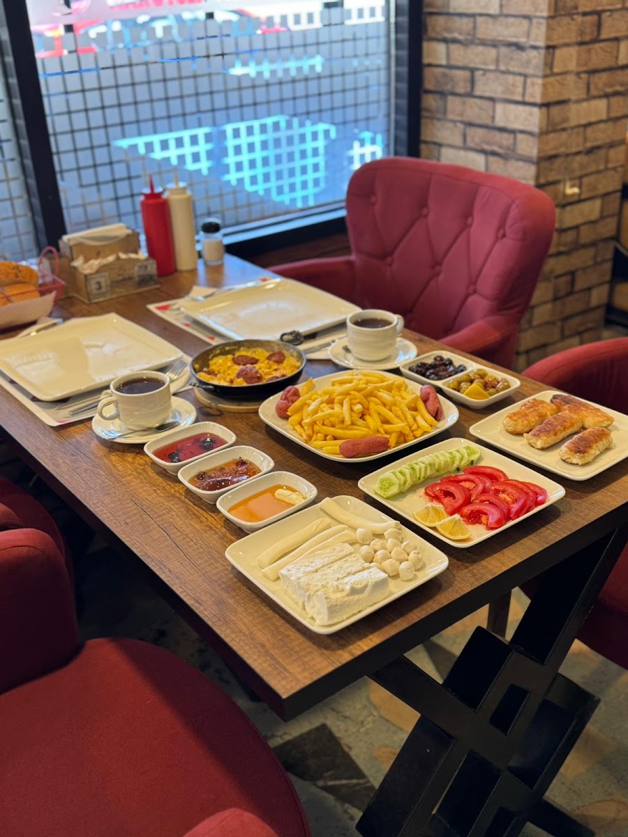 Kılıç Lounge Kahve Evi Restoran — photo 3