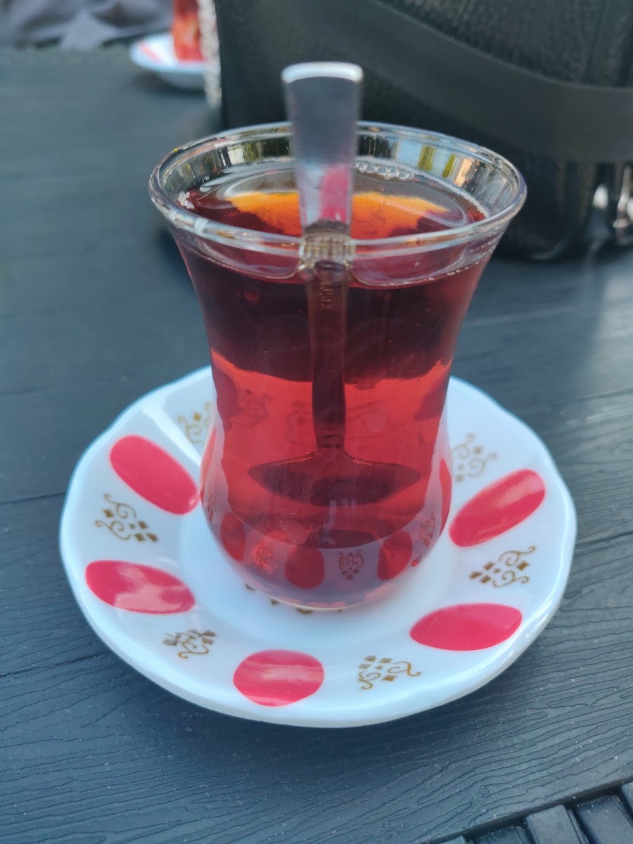 KIRMIZI BEYAZ AKYOL PARK AİLE ÇAY BAHÇESİ — photo 3