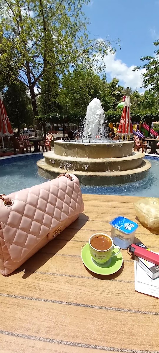 KIRMIZI BEYAZ AKYOL PARK AİLE ÇAY BAHÇESİ — photo 3