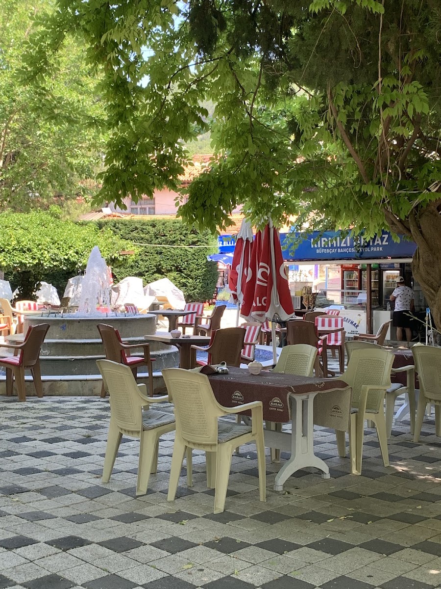KIRMIZI BEYAZ AKYOL PARK AİLE ÇAY BAHÇESİ — photo 5
