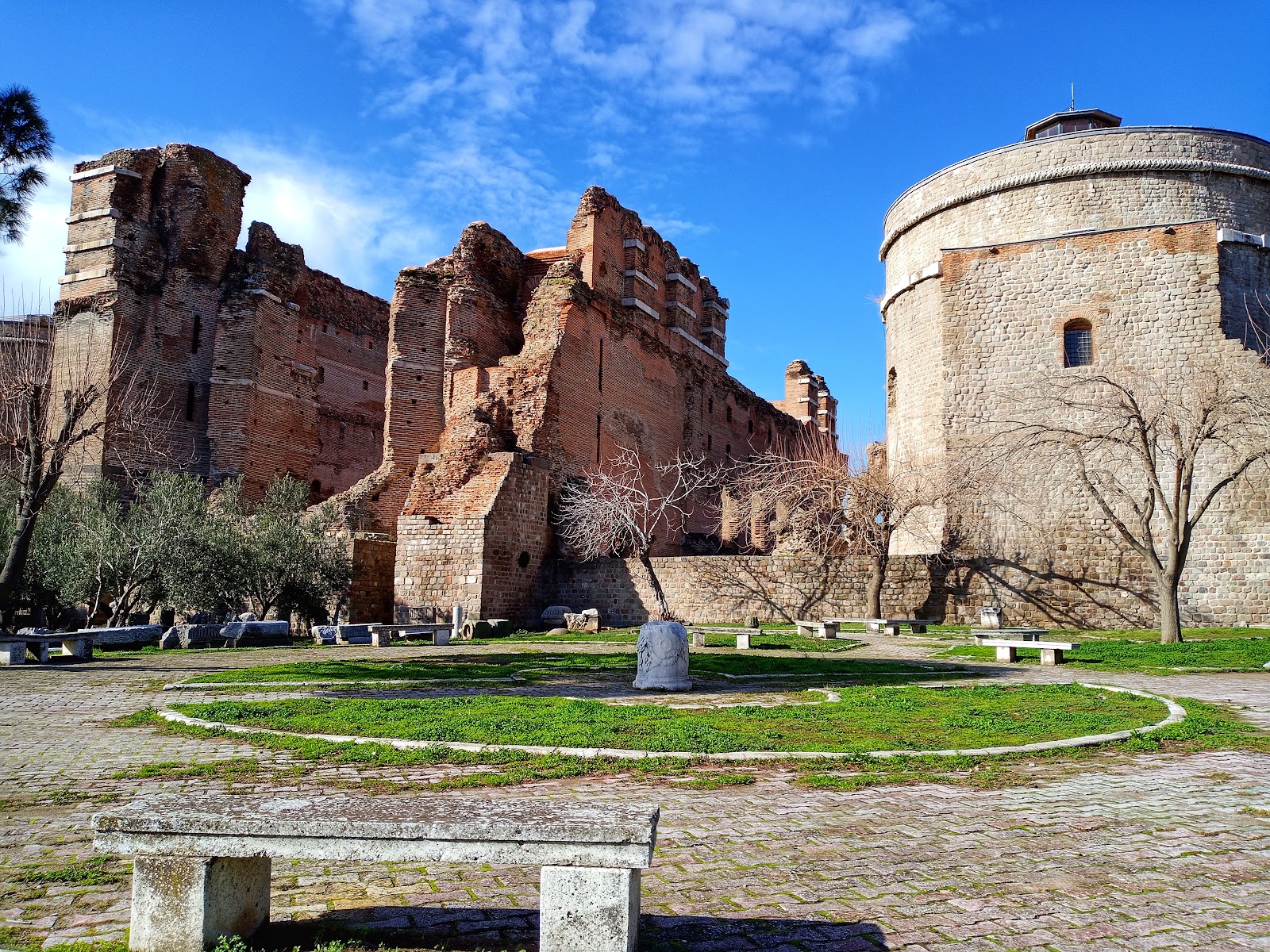 Kızıl Avlu — photo
