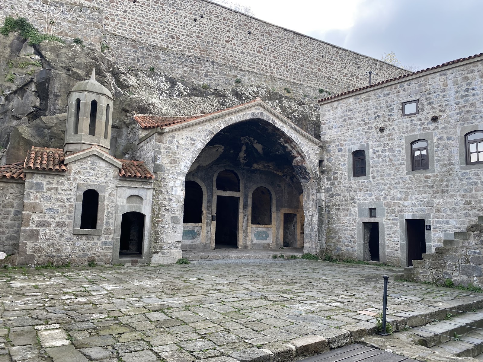 Kızlar Manastırı — fotoğraf 1