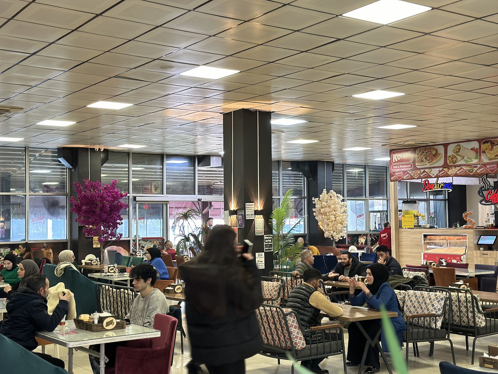 Konak 3 Cafe-Restaurant-Sinema — fotoğraf
