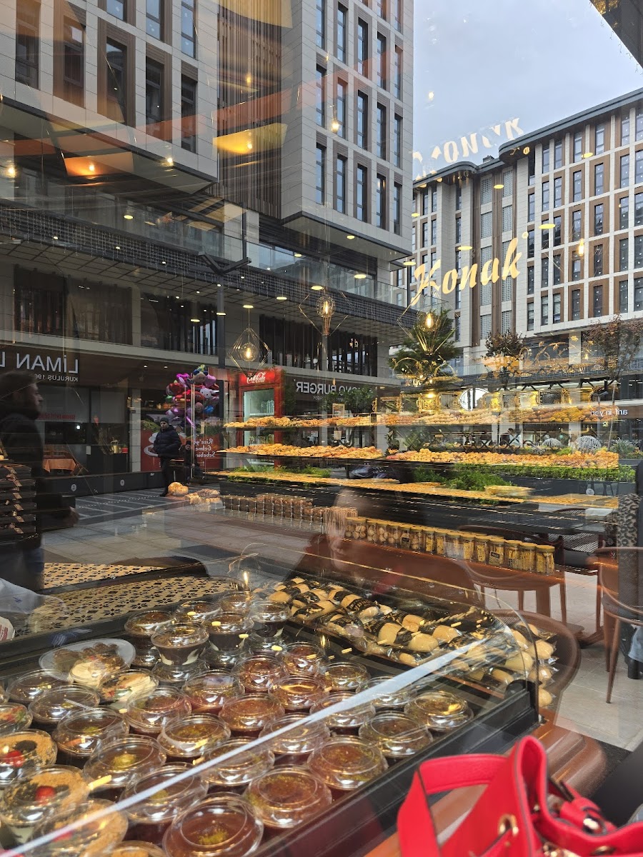 Konak pastaneleri — fotoğraf 2