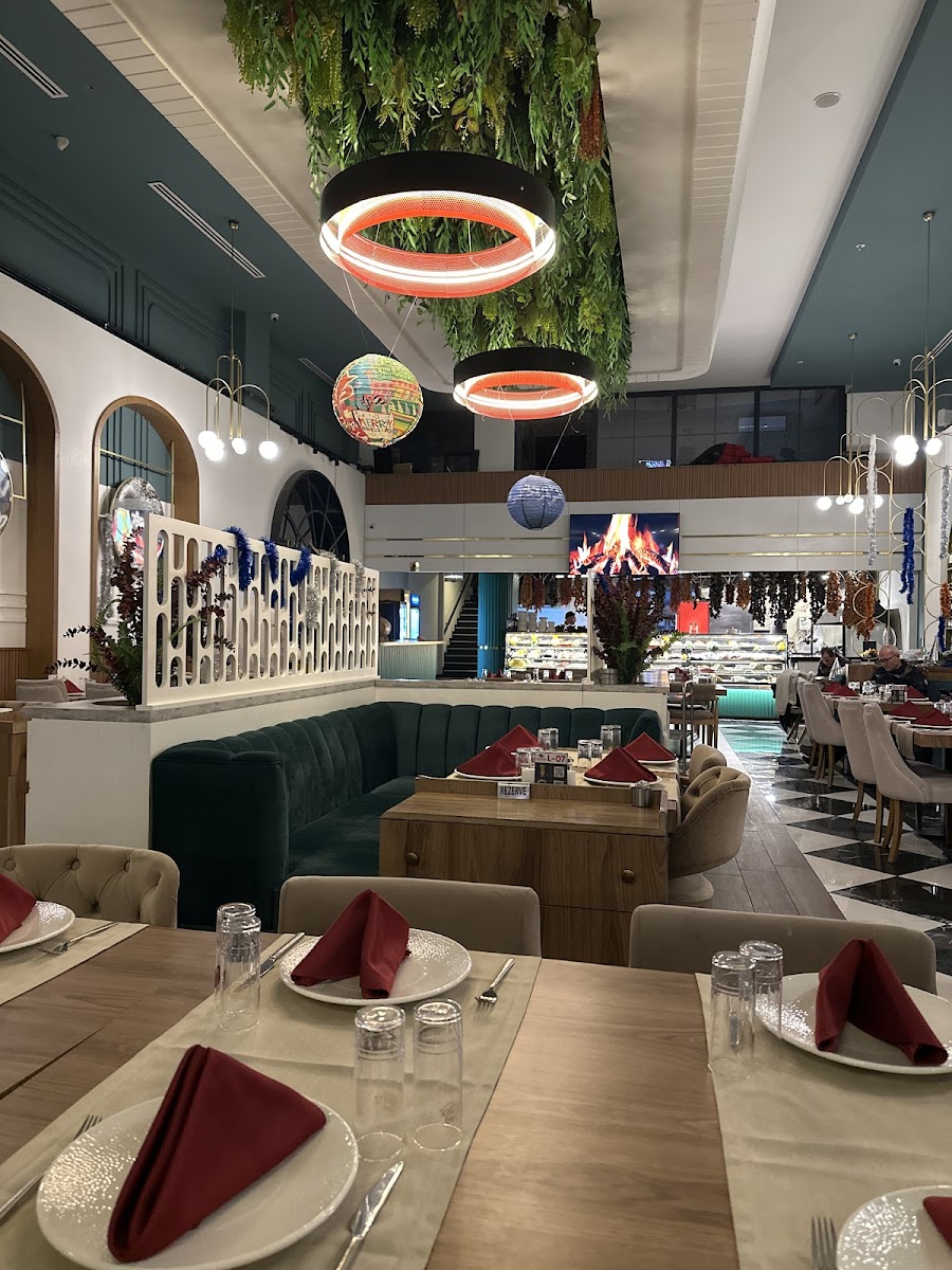Köz Kırmızı Kebap Steak House — fotoğraf 4