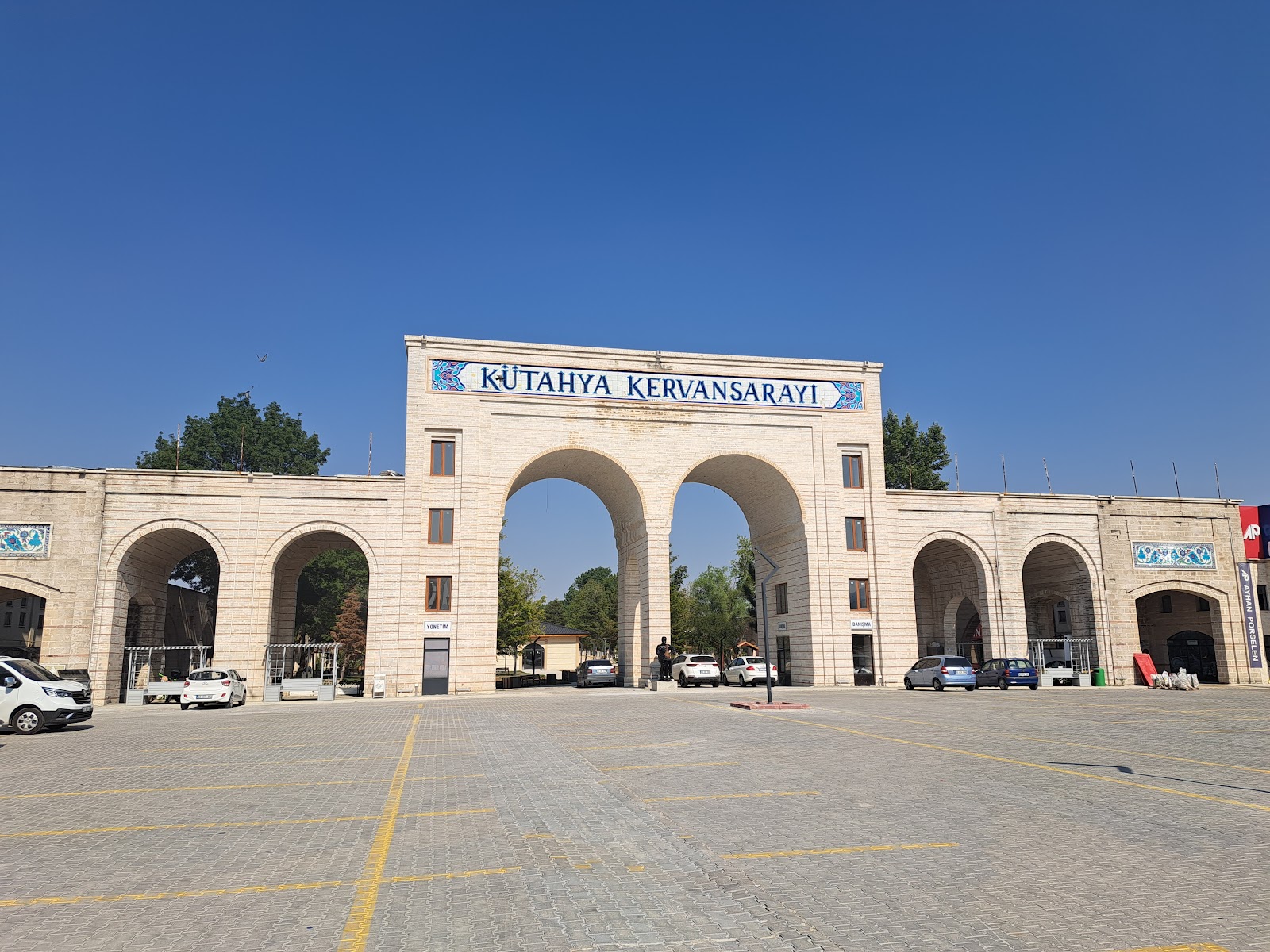 Kütahya Kervansarayı Çiniciler Çarşısı — fotoğraf