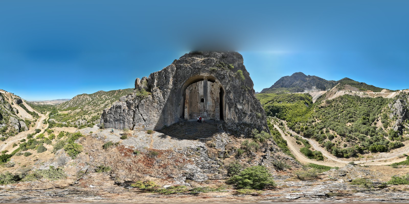 Laçin Kapılıkaya Anıtsal Kaya Mezarı — fotoğraf 4