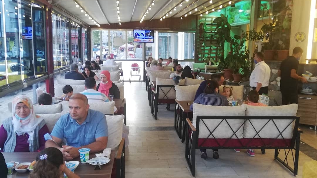 Lalazar Cağ Karedenız Pide Kebap — fotoğraf