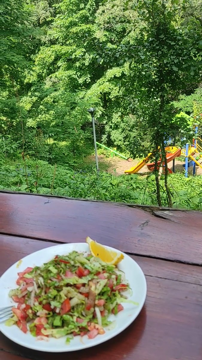 Laşet Canlı Alabalık Tesisleri Restoran — fotoğraf 3