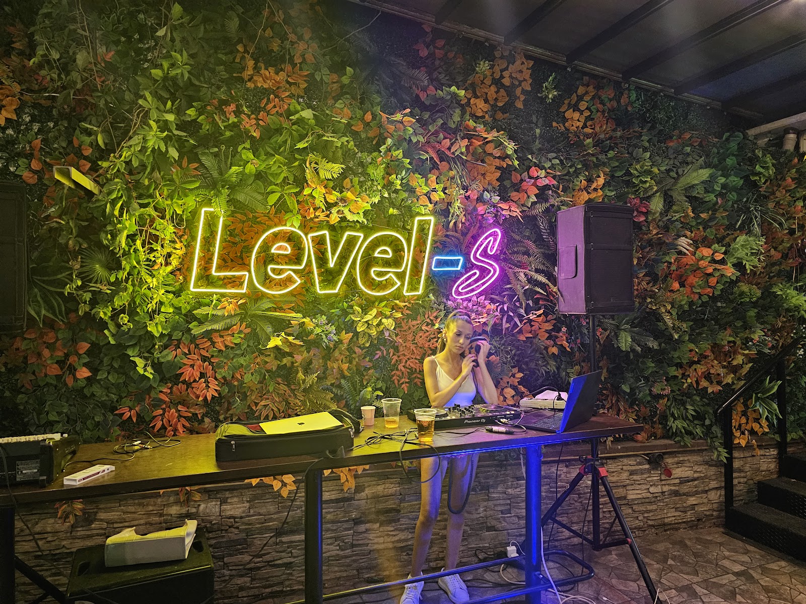 Level-S Cafe Pub — photo 2