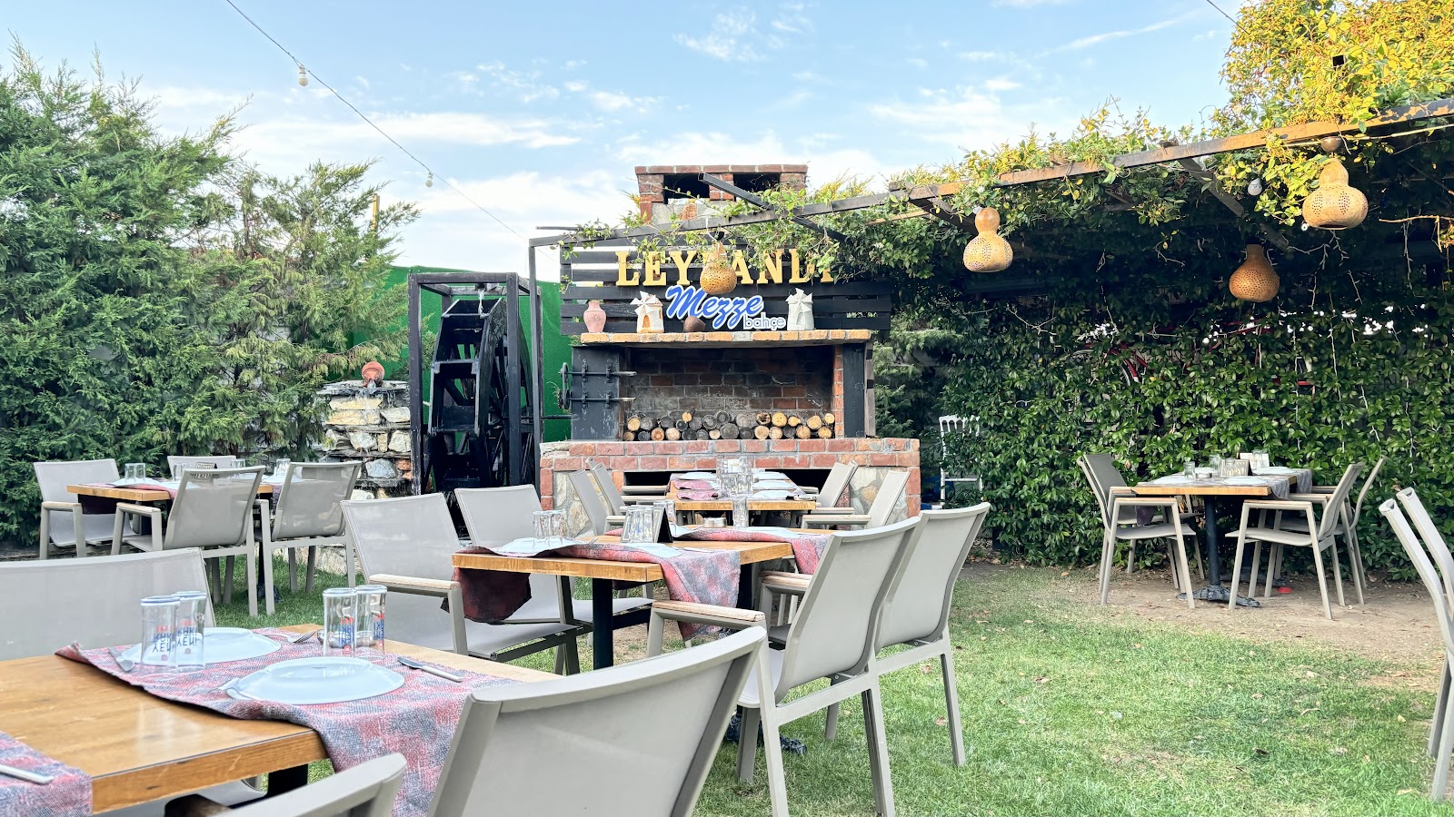 Leylandi Mezze Bahçe — fotoğraf