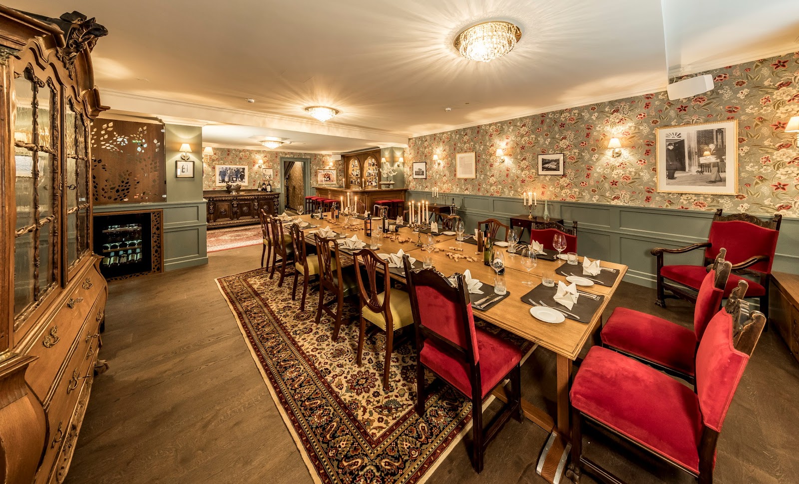 Little London / Bar & Grill — photo 2