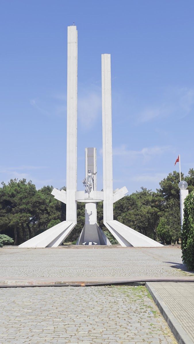 Lozan Anıtı ve Meydanı — fotoğraf 3