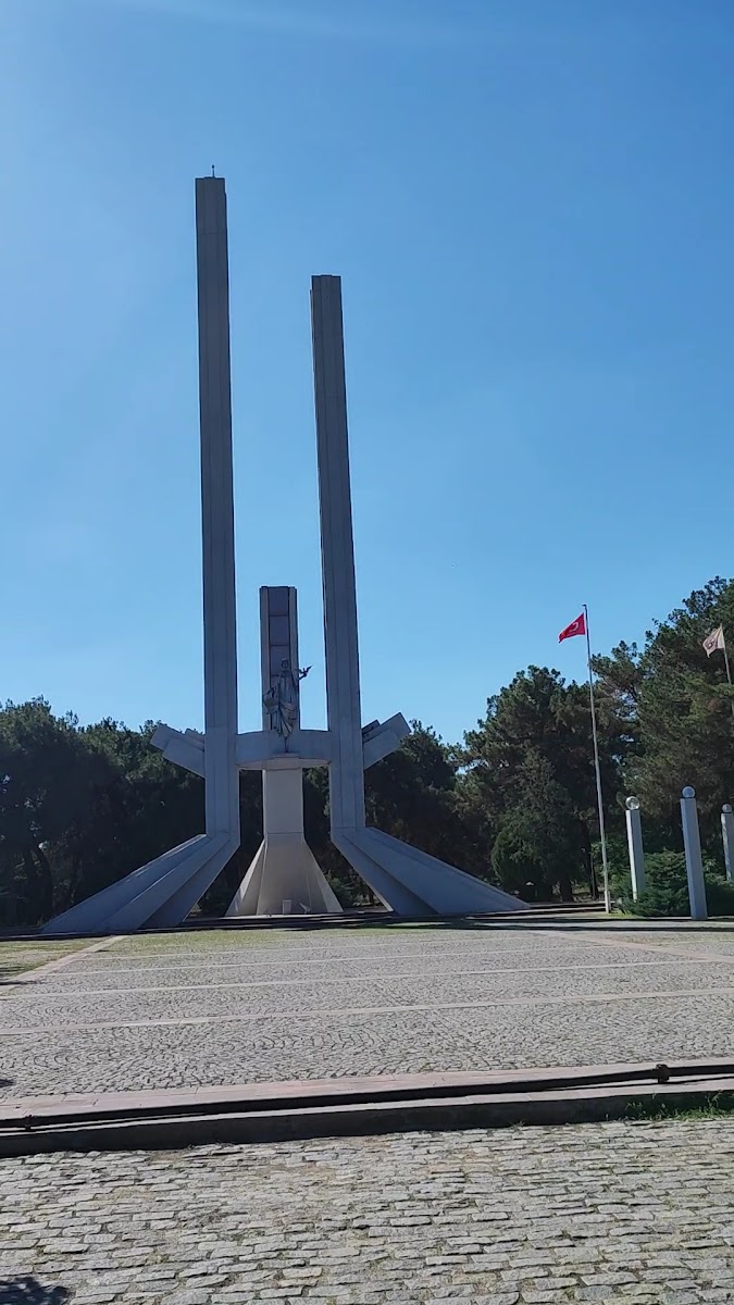 Lozan Anıtı ve Meydanı — fotoğraf 4
