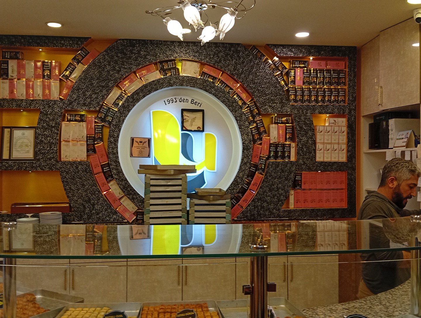 Lütfi Usta Burma Kadayıfı Künefe & Baklava — fotoğraf 2