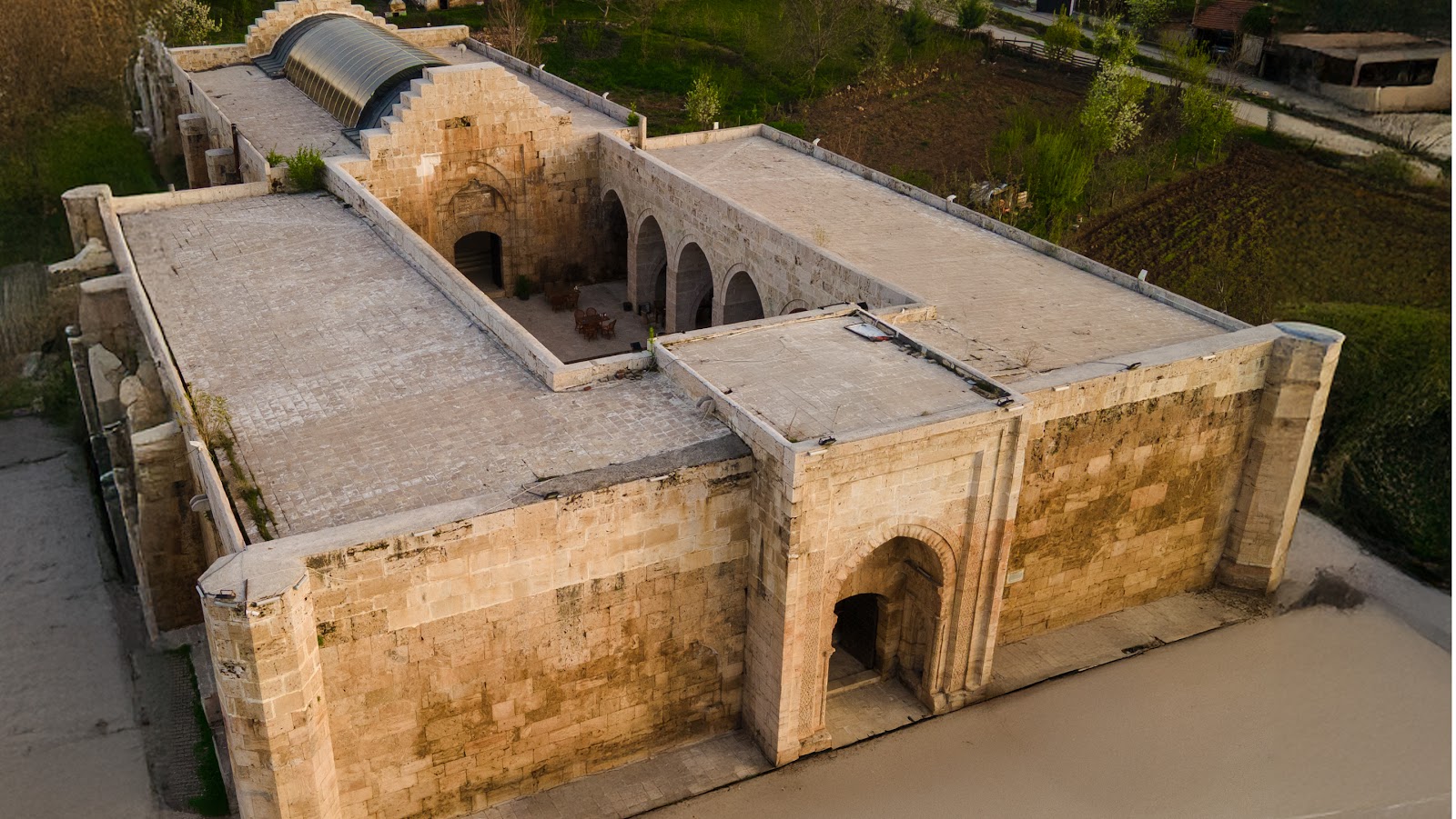 Mahperi Hatun Kervansarayı — photo