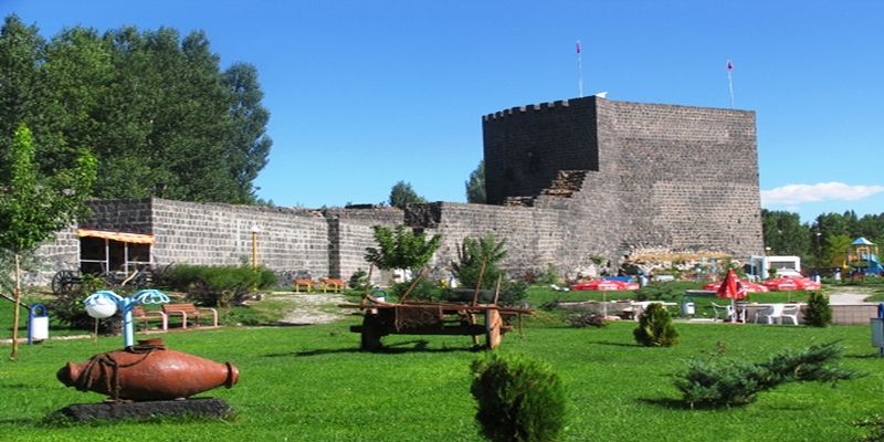 Malazgirt Kalesi — fotoğraf 2