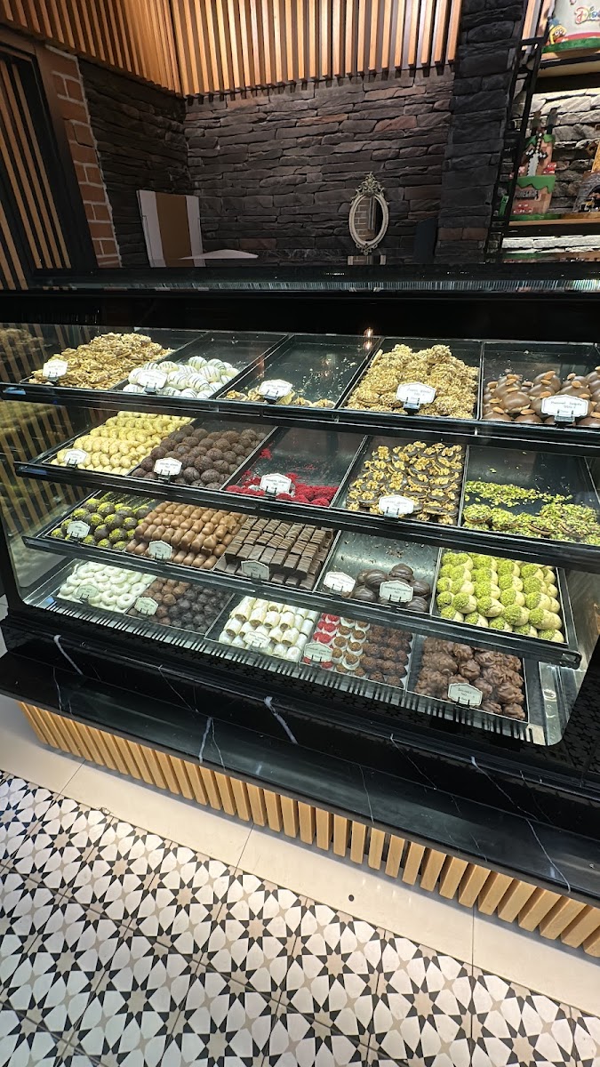 Manisa Çetinkaya Pastanesi — fotoğraf 2