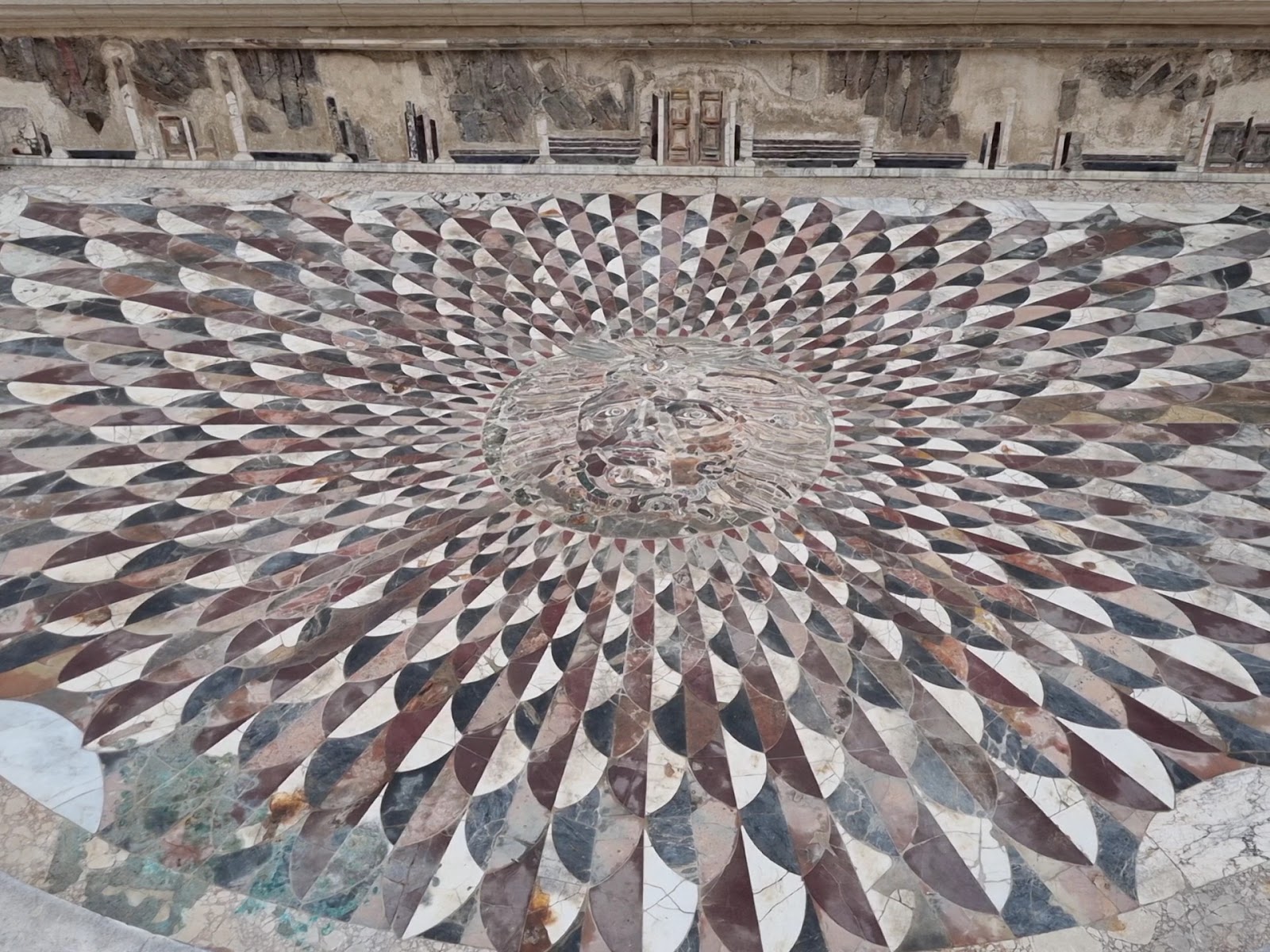 Medusa mozaiği — fotoğraf 3